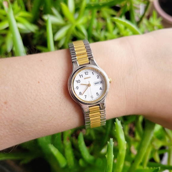 Vintage Seiko Classic Calendar Stetch Watch - Picture 6 of 11